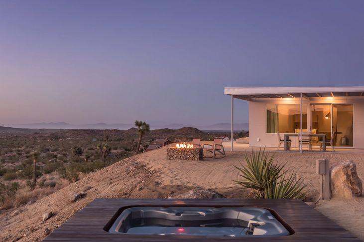 sunset at pause house am, one of the top 10 dreamy stays in Joshua tree.
