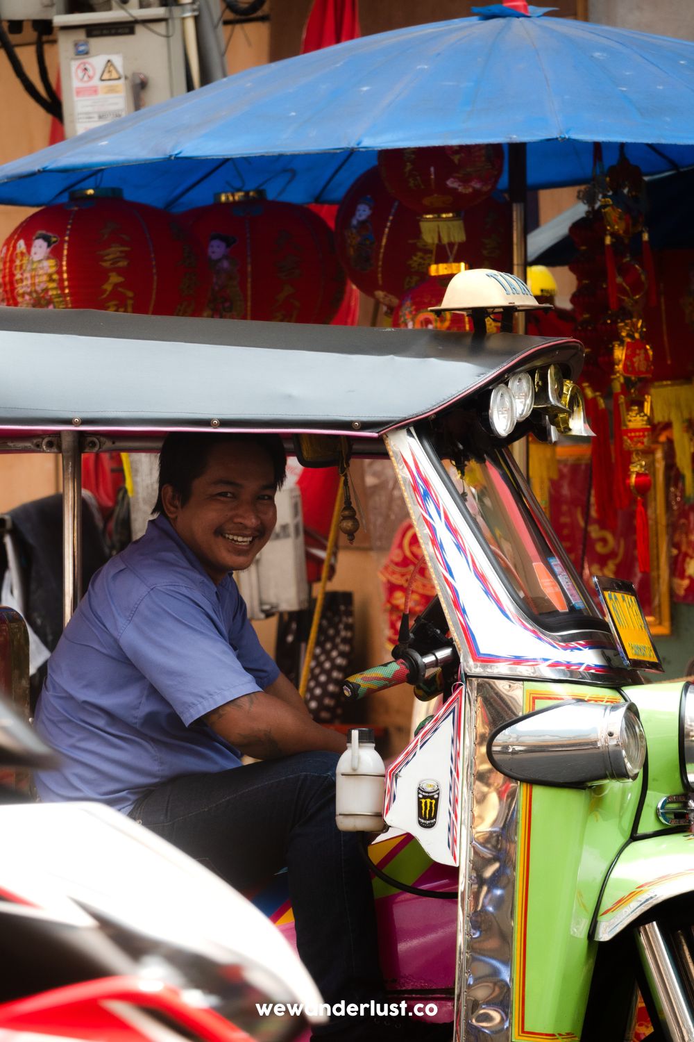 tuk tuk driver bangkok thailand