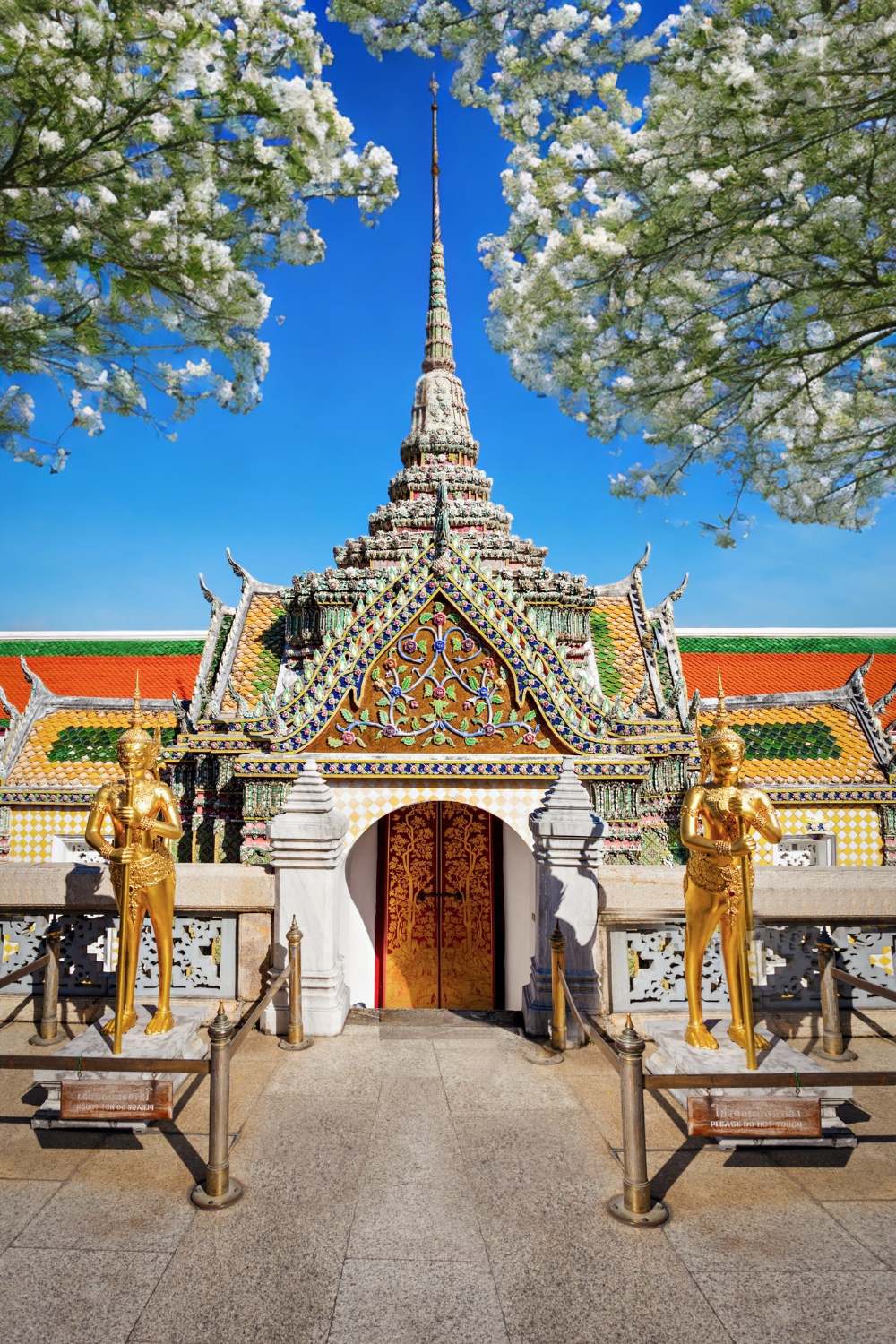 wat phra kaew temple bangkok thailand