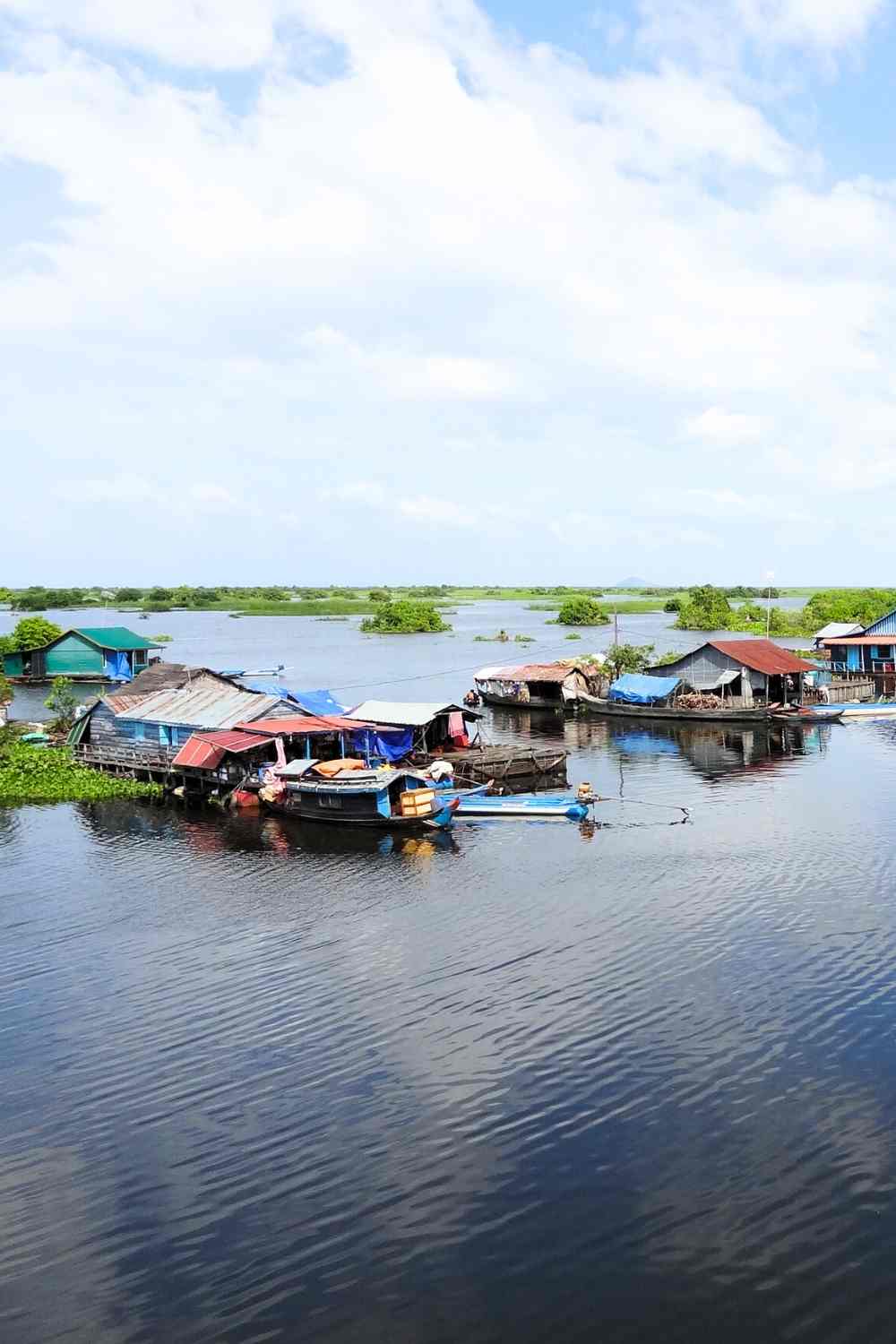 tonle sap siem reap floating village cambodia