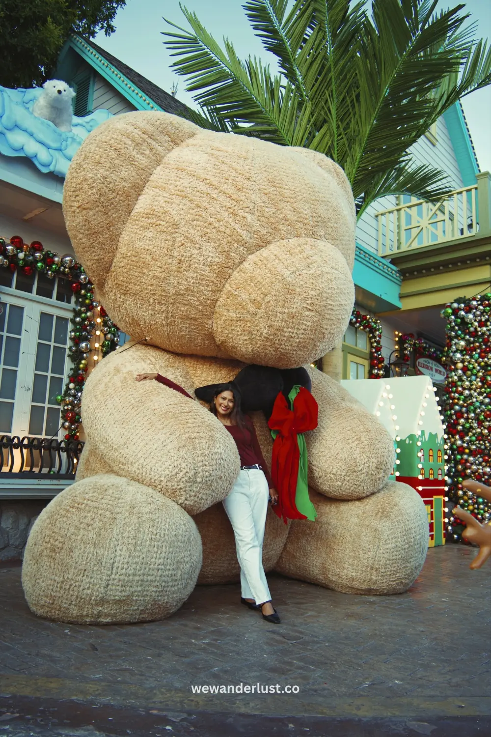 giant teddy bear at chocolate ville bangkok