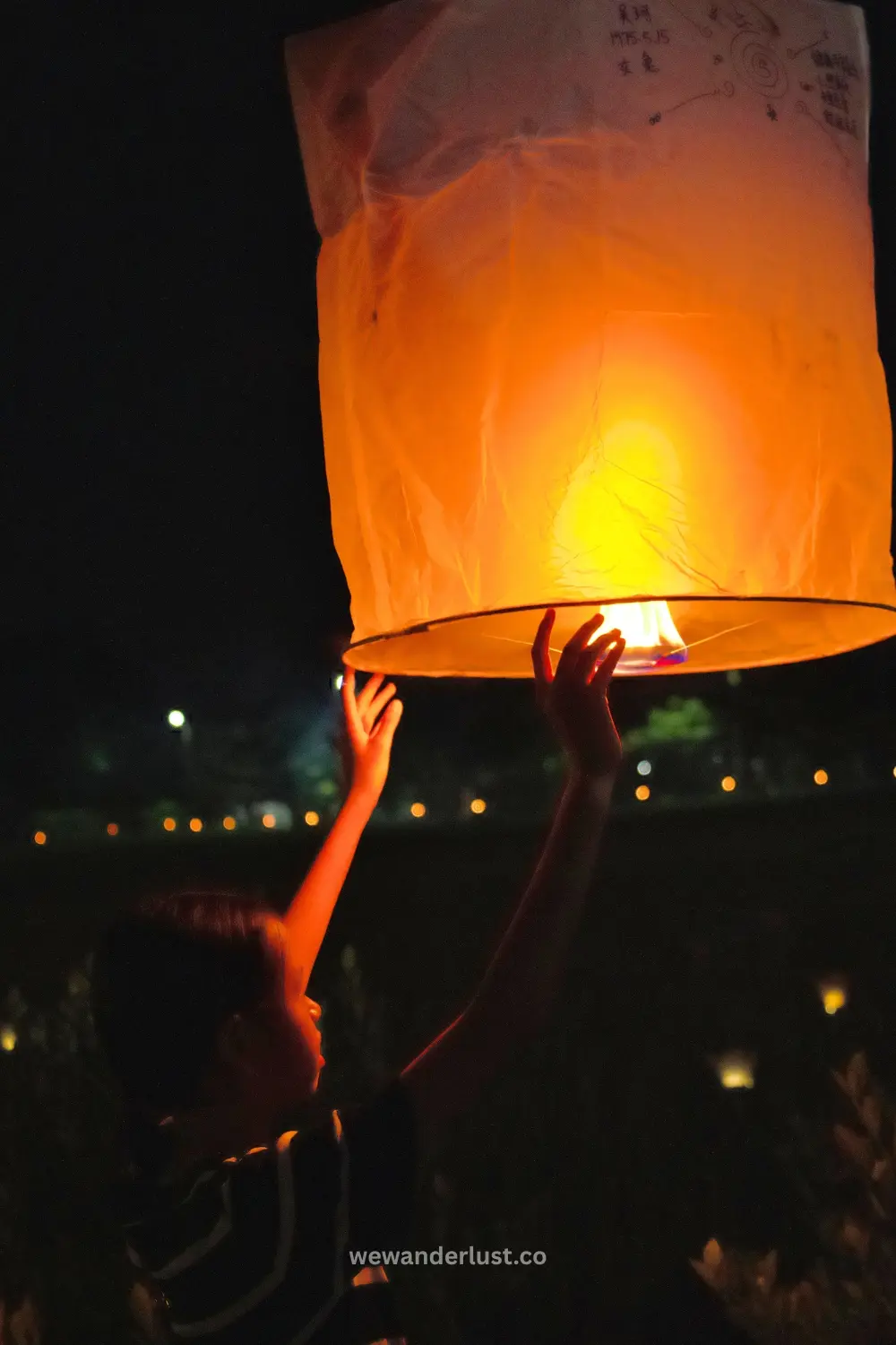loy krathong yi peng thailand lantern festival